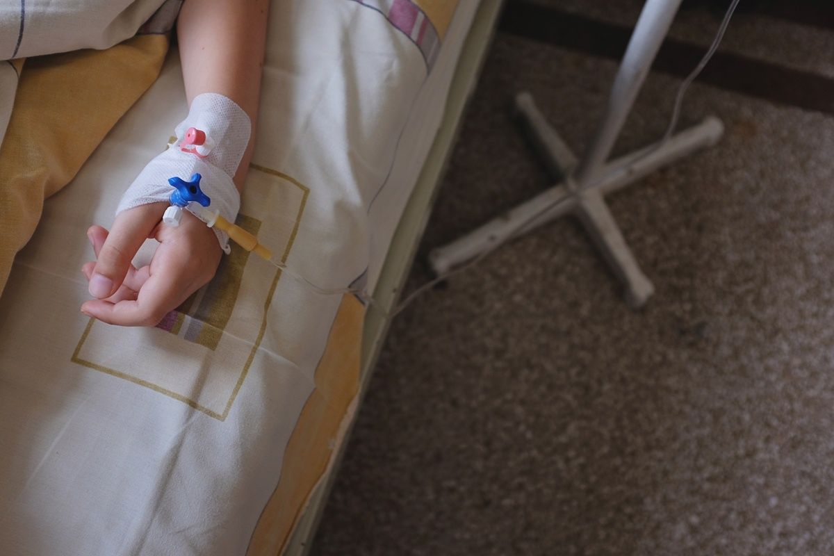 Dramat na Podlasiu. Ojciec rzucił dzieckiem o podłogę