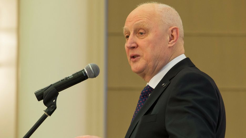 PKN Orlen nowym partnerem "Karty du?ej rodziny"
12.01.2018 Warszawa Uroczystosc podpisania umowy z nowym partnerem "Karty duzej rodziny" - PKN Orlen z udzialem minister rodziny, pracy i polityki spolecznej Elzbiety Rafalskiej N/z Wojciech Jasinski, prezes PKN Orlen Fot. Tomasz Jastrzebowski/REPORTER
Tomasz Jastrzebowski/REPORTER