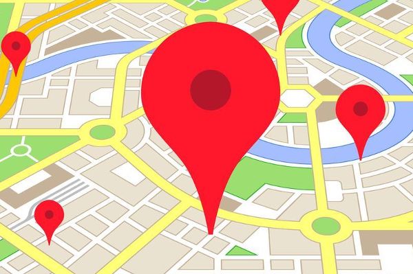 Mapy Google z wirtualnym przewodnikiem w stylu Foursquare
