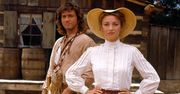 75-letnia Jane Seymour zapozowała z serialowym ukochanym. Jak dziś wyglądają "Doktor Quinn" i przystojny Sully? (FOTO)