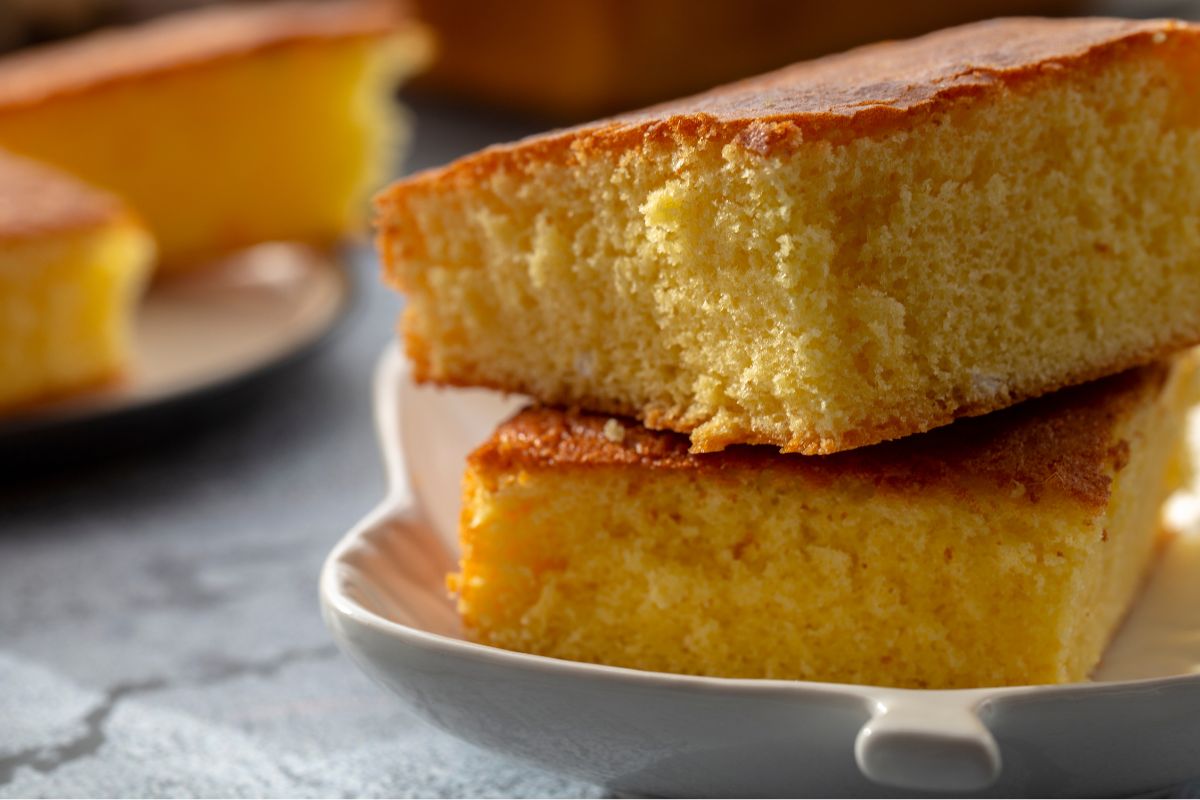 What to do to make a sponge cake fluffy and not flat?