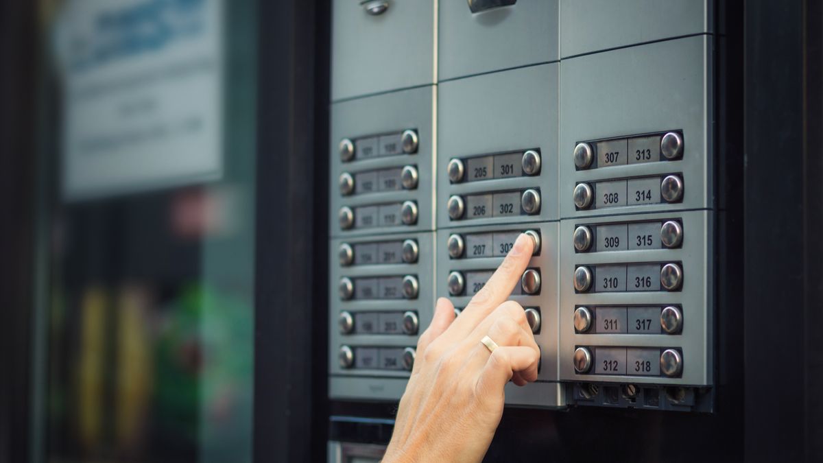 kontrole w domach przeprowadzają specjalni wysłannicy Poczty Polskiej