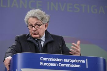 Sankcje za "cenzurę" USA zakazują wjazdu m.in. byłemu unijnemu komisarzowi