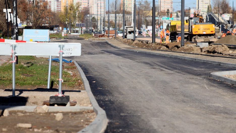 W połowie listopada mają ruszyć prace przy budowie nowego mostu na Bystrzycy. To przeprawa w ciągu al. Unii Lubelskiej. Przebudowa arterii trwa od czerwca. Wykonano 10 procent prac zaplanowanych w ramach inwestycji.