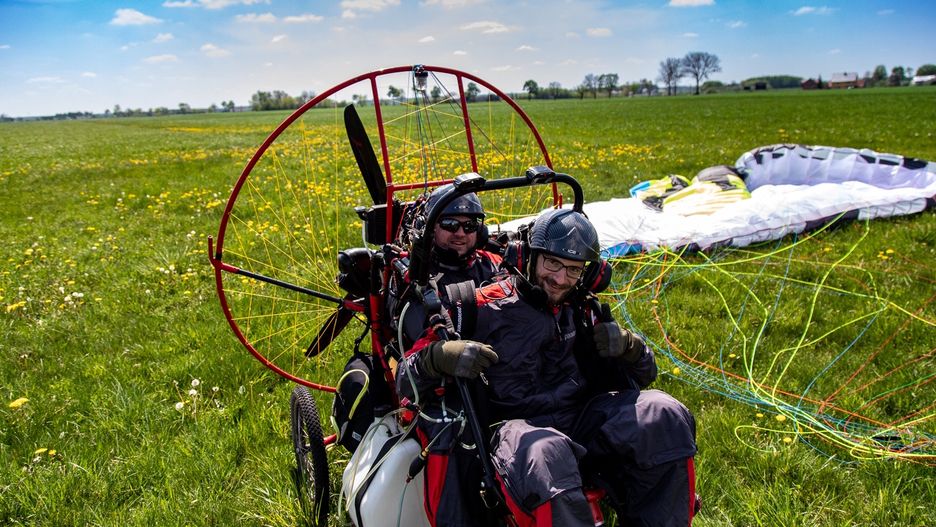 Krzysztof Romicki i Wojciech Strzyżakowski pobili rekord świata w locie po trójkącie motoparalotnią