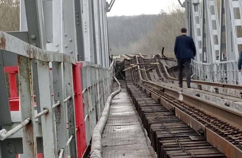 Wojna w Ukrainie. Tędy Rosjanie mieli pojechać na bitwę o Donbas. Jednak most pod Biełgorodem (Rosja) został zniszczony