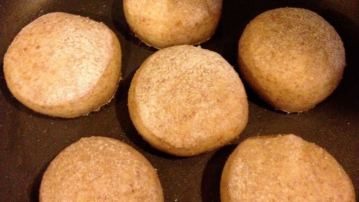 Opiekane muffiny angielskie z ziarnami (zawierają muesli)