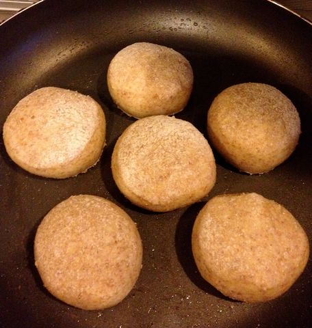 Opiekane muffiny angielskie z ziarnami (zawierają muesli)