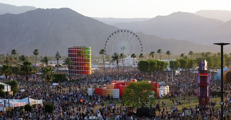 Coachella wyznaczyła festiwalowe trendy sezonu. Firma należąca do oficjalnego merchu imprezy zarobiła miliony