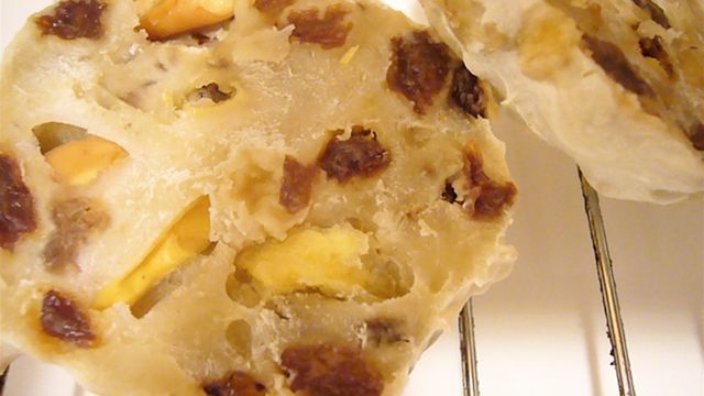 Muffiny angielskie z rodzynkami i cynamonem