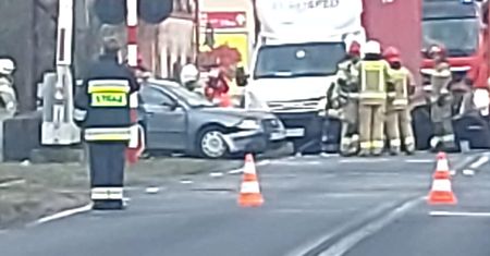Wypadek na przejeździe kolejowym w Starej Łubiance
