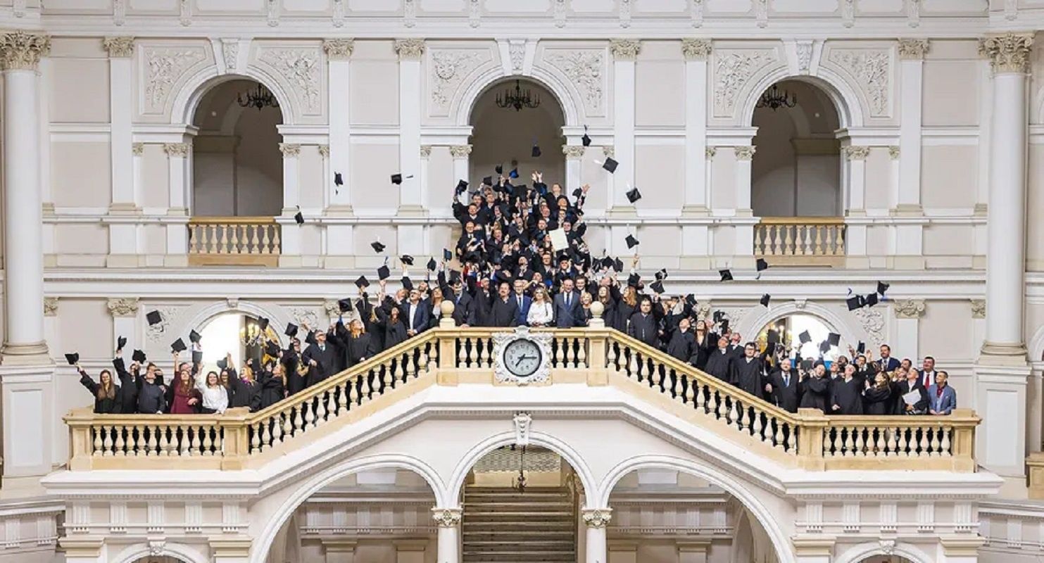 Dziewięciu chętnych na obsługę PR Szkoły Biznesu Politechniki Warszawskiej