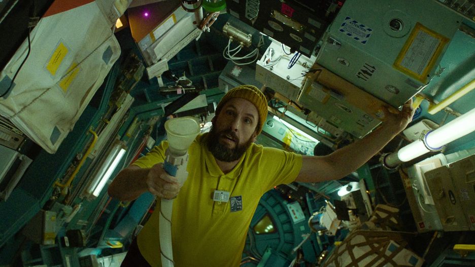 Adam Sandler jako Jakub Procházka w "Astronaucie" Johana Rencka