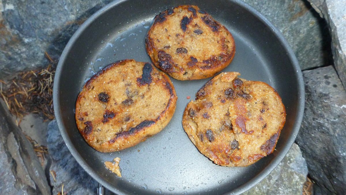 Opiekane muffiny angielskie z rodzynkami i cynamonem