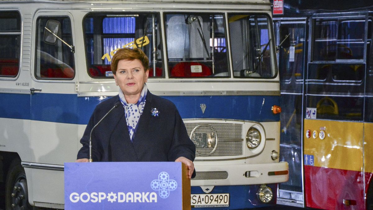 30 marca 2016 roku. Beata Szydło w zakładach Autosanu ogłasza finalizację przejęcia przez PGZ.