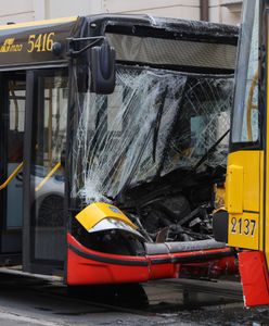 Zderzenie tramwajów i autobusu. Wypadek w Warszawie