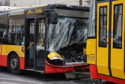 Zderzenie tramwajów i autobusu. Wypadek w Warszawie