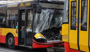Zderzenie tramwajów i autobusu. Wypadek w Warszawie