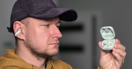Konkurencja nie śpi. Sony LinkBuds Clip - test otwartych słuchawek dousznych