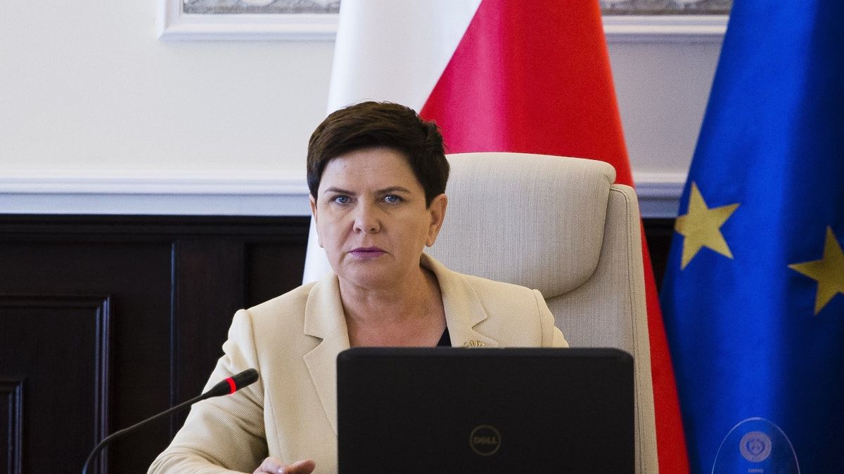 24.08.2017, Warszawa. Beata Szydło w czasie posiedzenia rządu. Premier zapewniła, że projekt budżetu 2018 r. przewiduje pełne finansowanie programu 500+