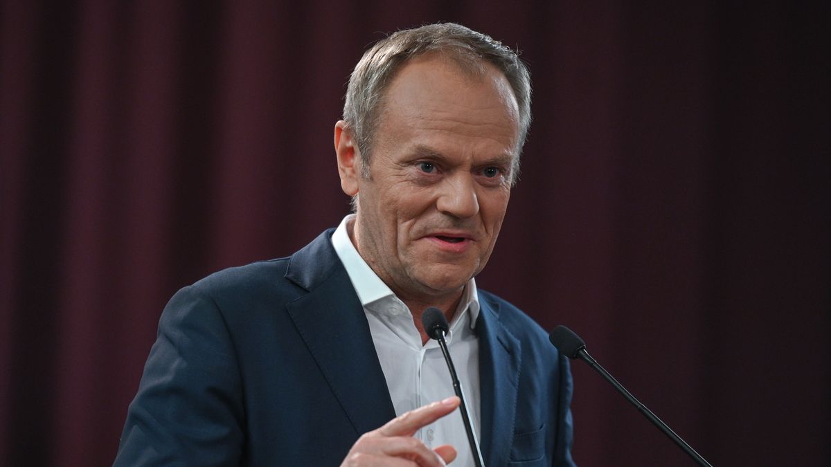 RZESZOW, POLAND - APRIL 25, 2023:
Donald Tusk, chairman of the opposition party Civic Platform (PO), speaks during the meeting of the Civic Coalition political alliance at the Hotel Rzeszow, on April 25, 2023, in Rzeszow, Poland. 
The leader of the Civic Platform began the second day of his election campaign as part of the 'Here is the Future' (Polish: #TuJestPrzyszlosc) campaign in Podkarpacie province, with a meeting with members and supporters of the party. (Photo by Artur Widak/Anadolu Agency via Getty Images)