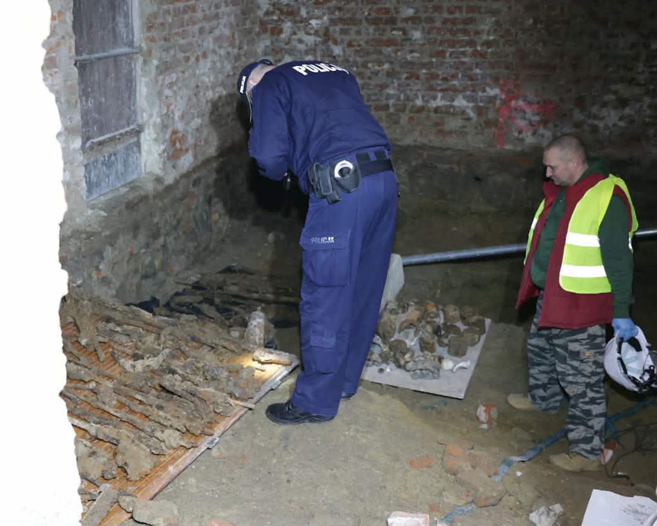 Odkrycie w kamienicy w Krośnie. Zidentyfikowano 80 elementów