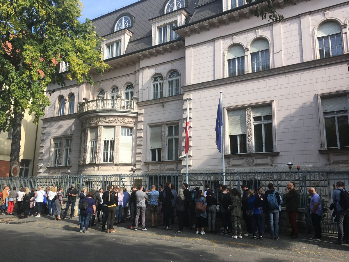 Wybory parlamentarne 2019. Ogromne kolejki przed ambasadą w Budapeszcie