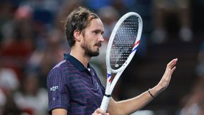 Rosjanin nie zwalnia tempa. Tie-break nie wytrącił go z równowagi