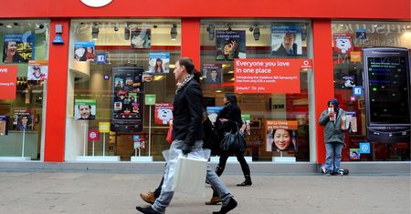 Haker wykradł dane 2 mln klientów Vodafone