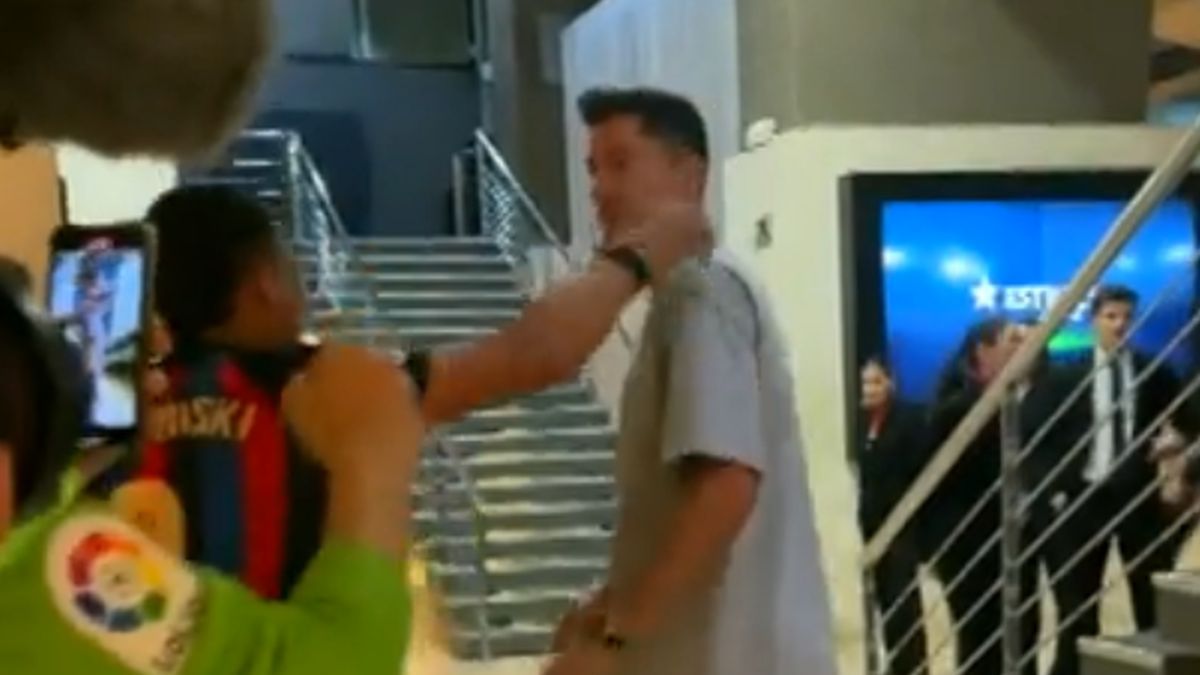 Twitter / FC Barcelona / Na zdjęciu: Robert Lewandowski przed meczem z Villarreal