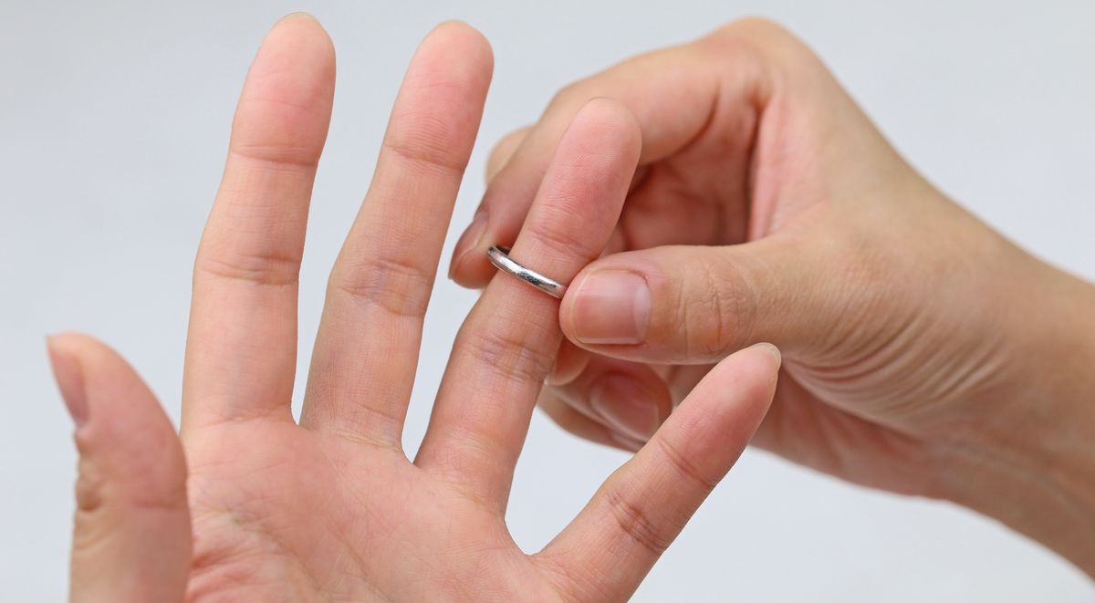 Za duży pierścionek można z łatwością zmniejszyć za pomocą domowych sposobów