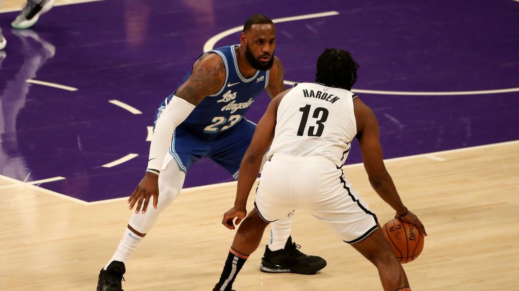 Getty Images / Katelyn Mulcahy / Na zdjęciu: James Harden vs. Lebron James
