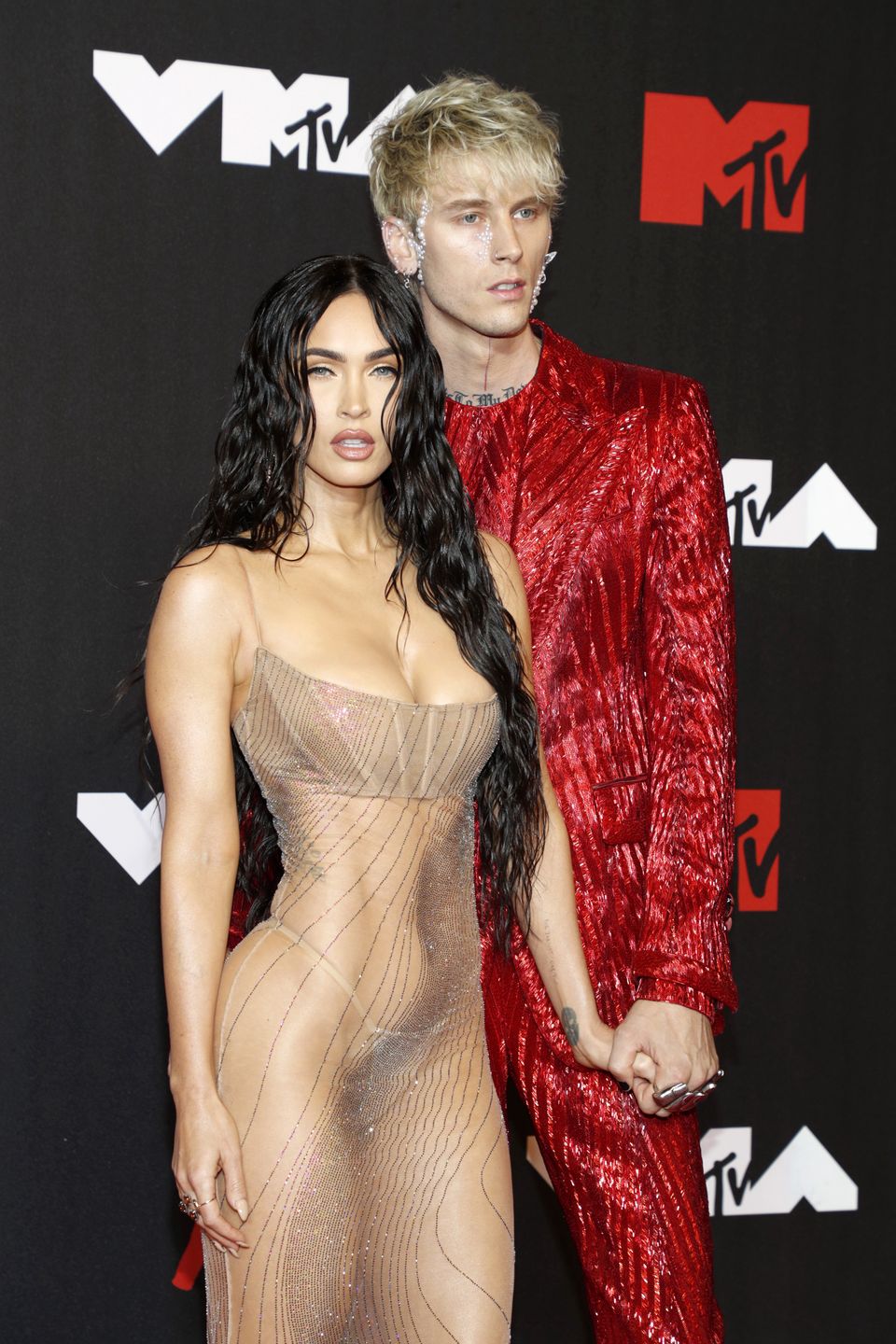 2021 MTV Video Music Awards - ArrivalsNEW YORK, NEW YORK - SEPTEMBER 12: (L-R) Megan Fox and Machine Gun Kelly attend the 2021 MTV Video Music Awards at Barclays Center on September 12, 2021 in the Brooklyn borough of New York City. (Photo by Astrid Stawiarz/WireImage)Astrid Stawiarzbestof, topix