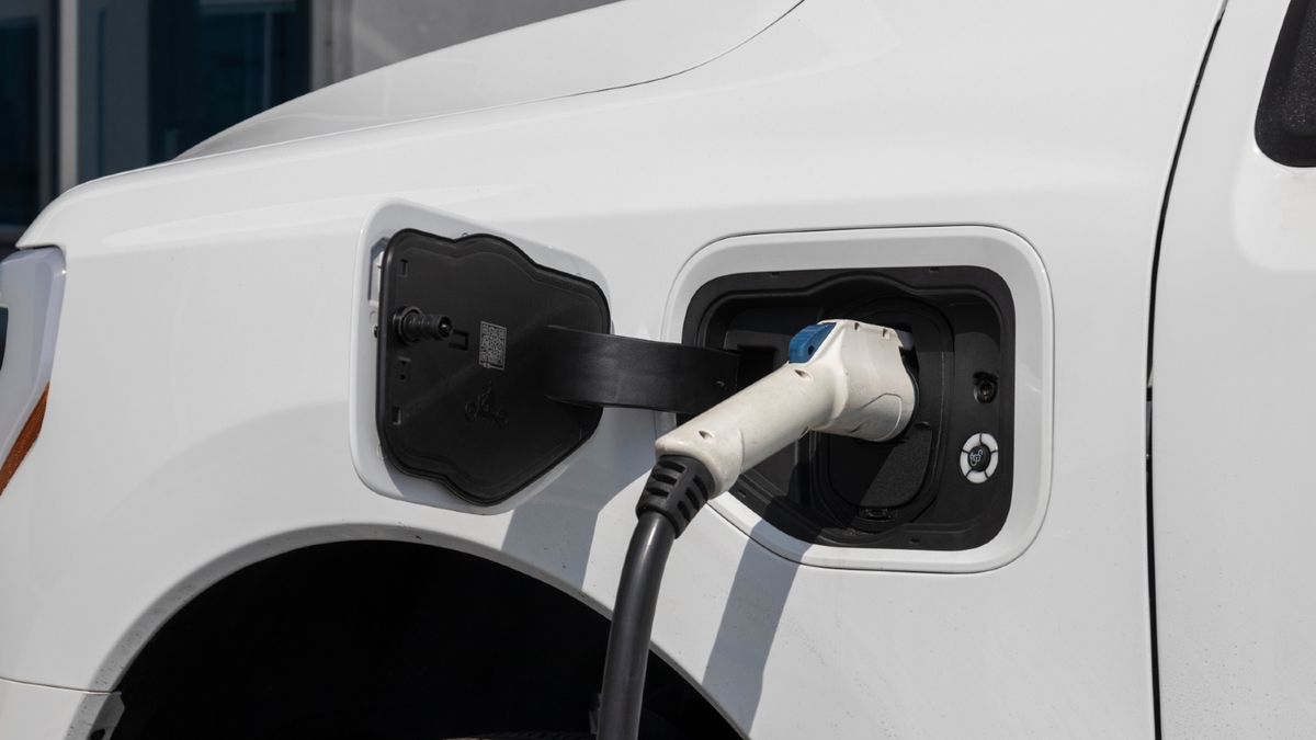 ładowanie samochodu elektrycznego