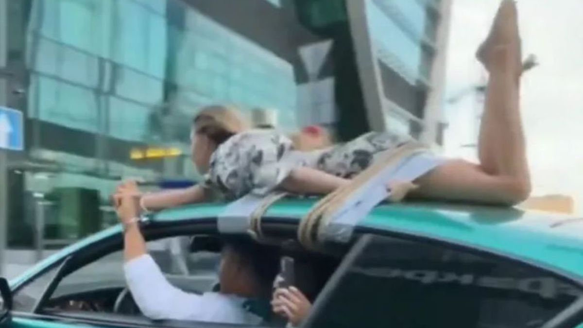 Rosyjski influencer przywiązał dziewczynę do dachu samochodu