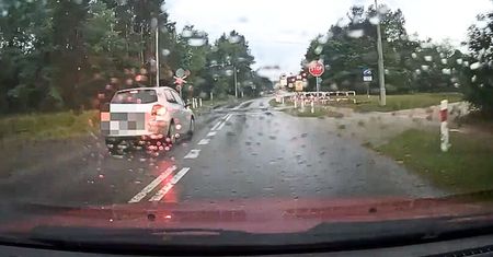 18-latka pogrążyło wideo. Osłupiał, gdy w drzwiach zobaczył policję