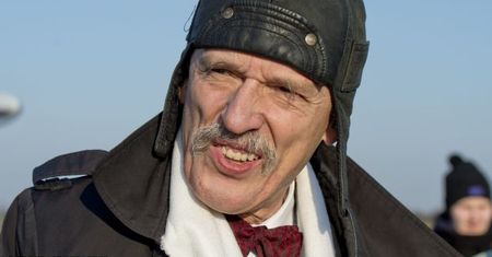 Korwin nagle odwraca kota ogonem: "Ludzie po śmierci Kory wycierają sobie usta jej nazwiskiem!"