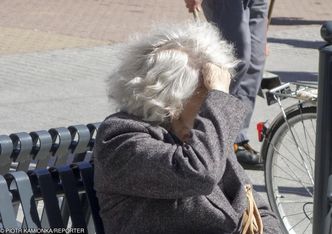 Proste badanie, przerażająca diagnoza i leczniczy materac za blisko 4 tys. zł. Tak „leczy się” w Polsce emerytów