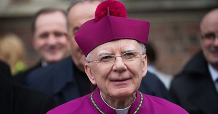 Abp Marek Jędraszewski ostrzegł przed "ideologią singli". Wymowna reakcja Szymona Hołowni