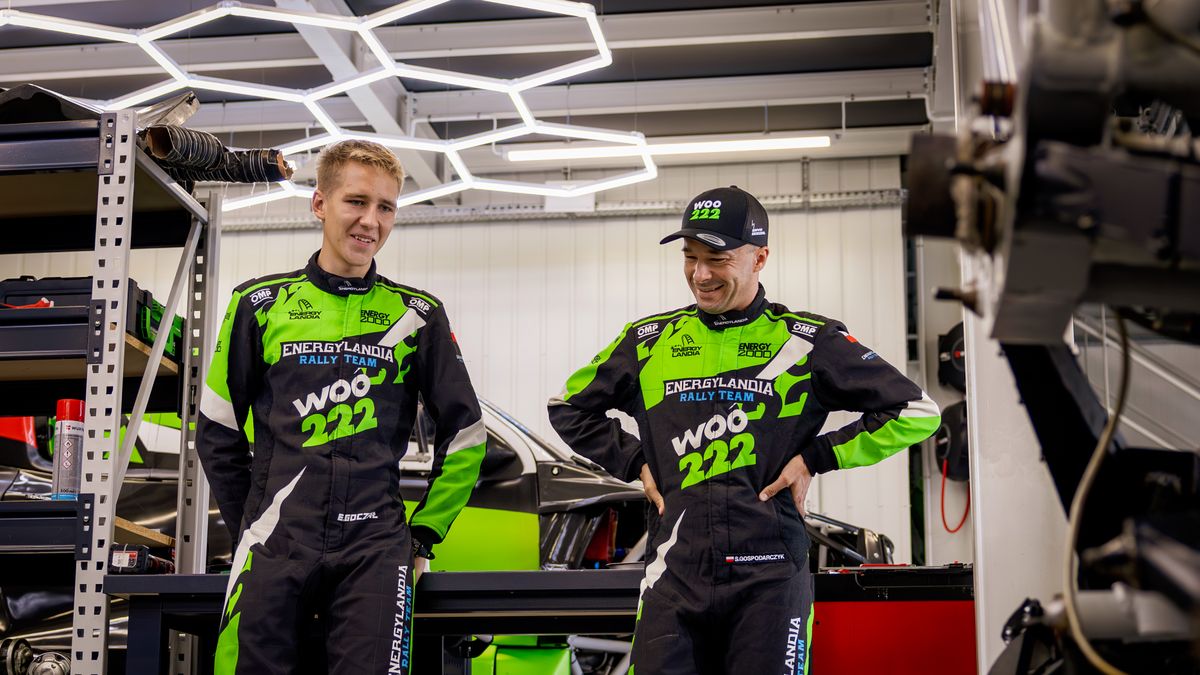 Materiały prasowe / Energylandia Rally Team / Na zdjęciu: Eryk Goczał (z lewej) i Szymon Gospodarczyk