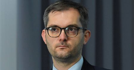 Covid-19. Zaskakująca wypowiedź wiceministra. Twierdzi, że firmy nie upadają