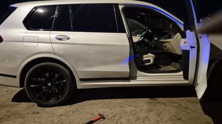 Brutalna bójka w samochodzie. Policja zatrzymała trzech mężczyzn