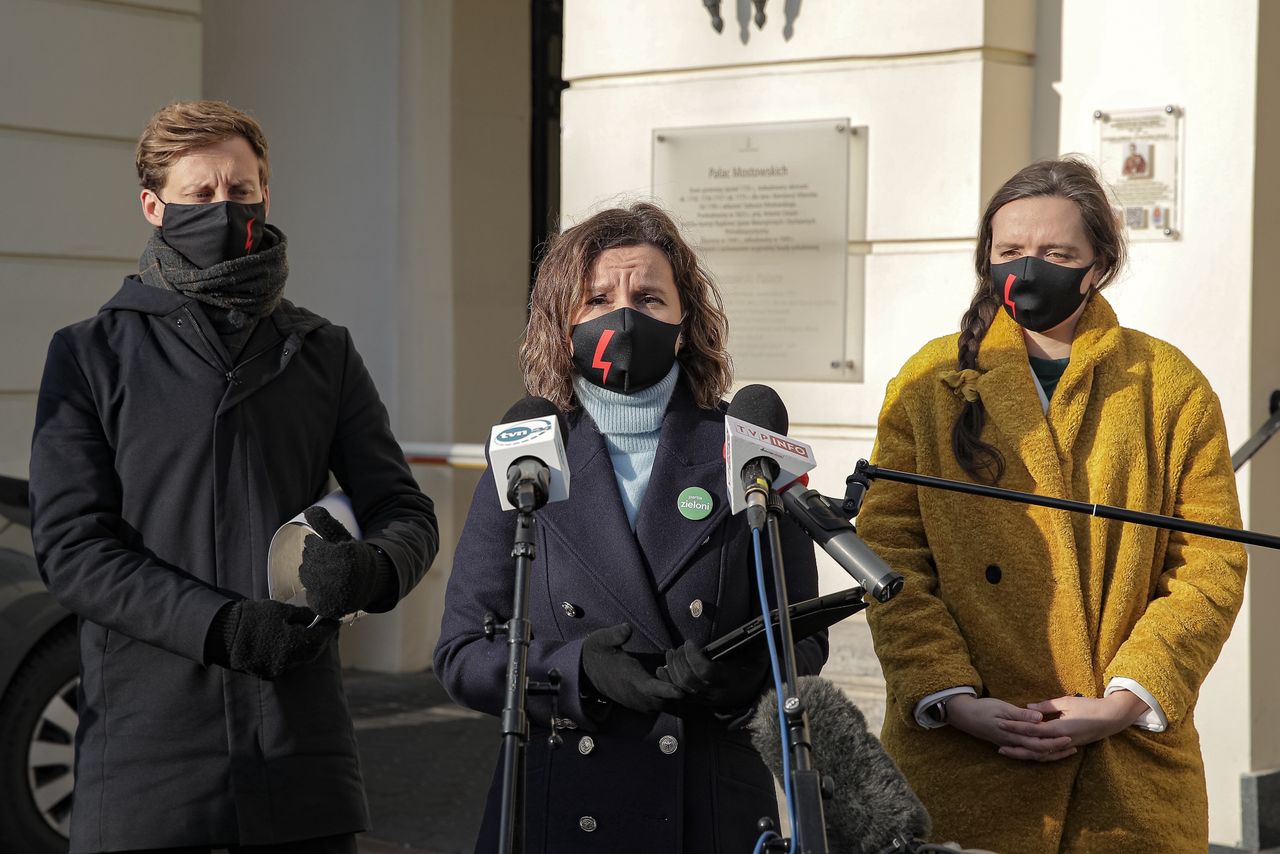 Warszawa. Antyterroryści na proteście. Jest kontrola poselska w komendzie policji