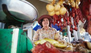 Bazary i targi w Kambodży. "Nie targuje się tylko frajer i bogaty Niemiec"