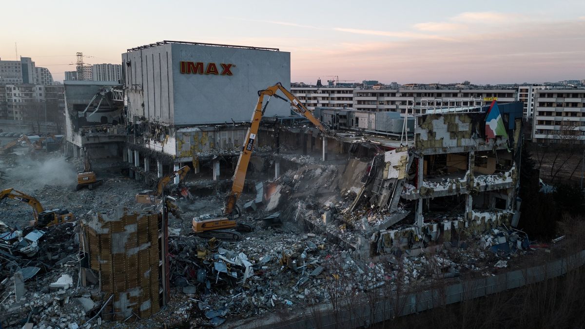 Wyburzanie centrum handlowego Plaza w Krakowie, marzec 2023 r.