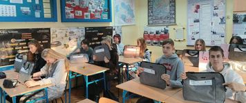 Nie wszystko, co widzą w Internecie, jest prawdą. Uczniowie ostrowieckiego "Staszica" uczą się rozpoznawać manipulację