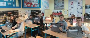 Nie wszystko, co widzą w Internecie, jest prawdą. Uczniowie ostrowieckiego "Staszica" uczą się rozpoznawać manipulację