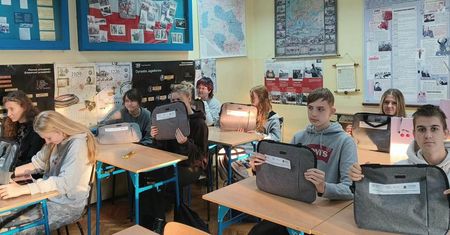 Nie wszystko, co widzą w Internecie, jest prawdą. Uczniowie ostrowieckiego "Staszica" uczą się rozpoznawać manipulację