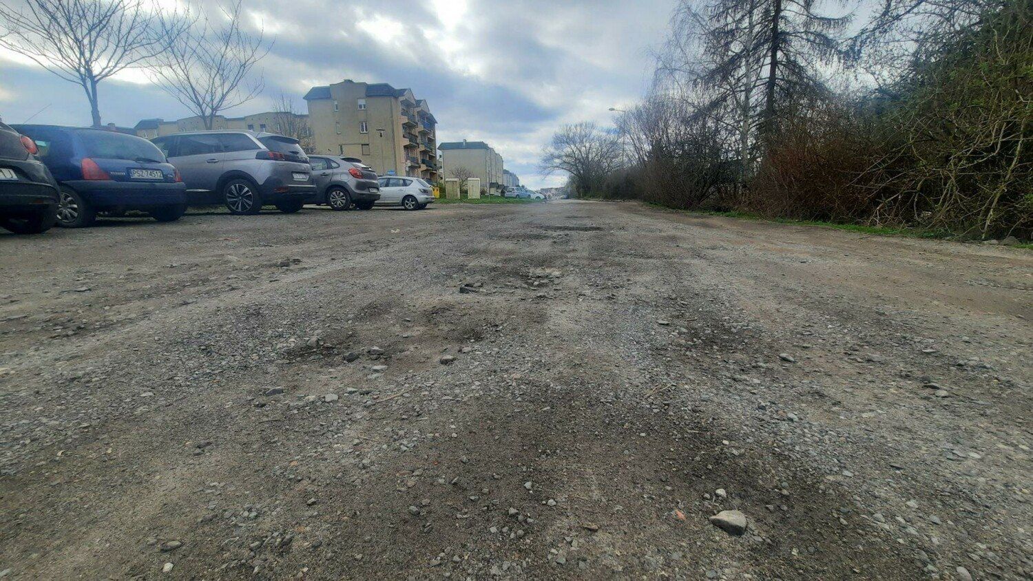 Część ulicy Okulickiego to dziś... zwykła droga gruntowa.