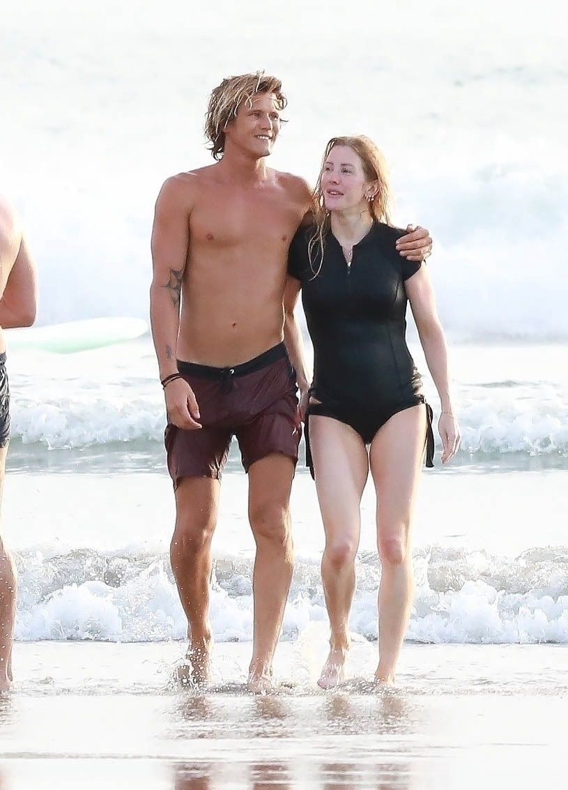 Ellie Goulding w ramionach przystojnego surfera